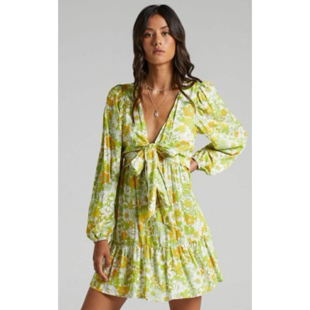 Showpo ‘Sabella’ Floral Dress - Picture 2 of 6